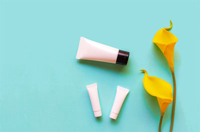 When you are looking for fun and functional, squeezable lip balms and lip glosses are the go-to products and Kester Wax K-82P is the plasticizer that provides crucial stability.